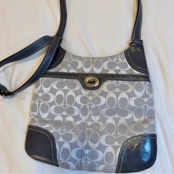Coach Vintage Gray Hampton Hobo Grey Signature Crossbody HandBag - Picture 7 of 10